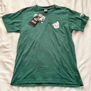 デドバDBD デッドバイデイライトうさぎロゴTシャツ LLモスグリーン缶バッチ付 Tシャツ 半袖
