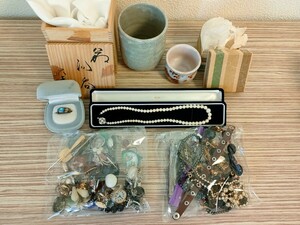 008 遺品整理品　アクセサリー　ネックレス　湯呑　指輪など色々まとめ