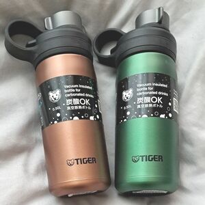 真空断熱炭酸ボトル 0.5L MTA-T050　色：グリーン×1、カッパー×1　保冷水筒新品２本セット　メーカー：TIGER 