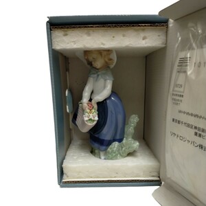 LLADRO リヤドロ No.5222　綺麗な花ばかり　フィギュア フィギュリン 西洋人形 インテリア 玩具 10454