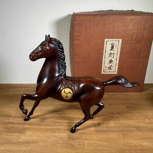 美術床置　在銘　鋳物　馬　美術品　工芸品　置物　うま　勇馬　インテリア　オブジェ　刻印　台付　美品　箱付　鋳銅 競馬　ダービー