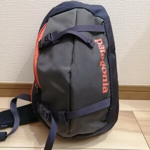 美品 Patagonia パタゴニア 2018SP ナイロン ワンショルダー ボディーバッグ ATOM アトム SLING 8L ネイビー オレンジ ボディバッグ 登山