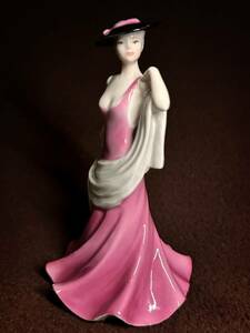 コールポート　磁器人形 フィギュリン　ピンク色のドレス　帽子 ハンドメイド 