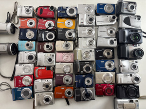 50台 現状未確認中古品 ジャンク扱い コンパクトデジタルカメラ 大量 まとめ売り まとめ CANON NIKON KODAK OLYMPUS FUJIFILM D527-1