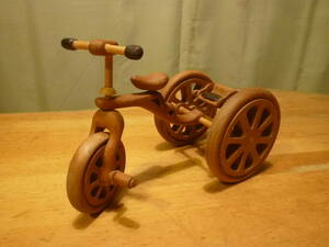 木製のおしゃれな三輪車