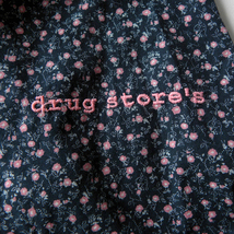 ドラッグストアーズ drug store's コットン100％ ロゴ刺繍入り 小花柄シャツ 長袖 羽織りにも カジュアル ネイビー l0515-15_画像4