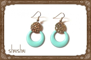 [ green hoop earrings!] fashion / accessory / earrings / hook type / Gold / green / casual / outing 