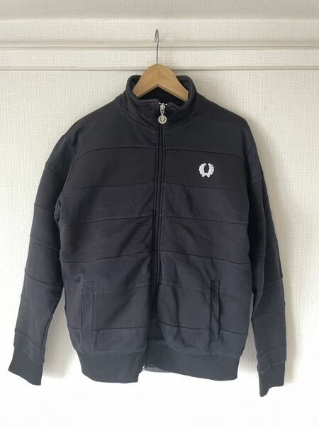 送料無料！FRED PERRY ジップアップ