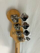 Squier by Fender エレキベース Classic Vibe '60s Jazz Bass, Laurel Fingerboard, 3-Color Sunburst ソフトケース付き_画像3