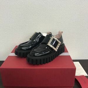 美品★Roger Vivier/ロジェヴィヴィエ Viv' Go-Thick ストラスバックル パテントレザーローファー 38 ブラック レディース　35 1/2