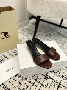 THE ROW フラットサンダル Chocolate Flat サンダル レディース ブラウン EUR37