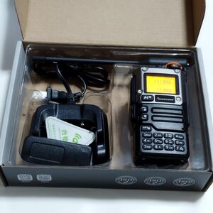 UV-K5（8）ハンディ　広帯域受信機化済　元箱付　FM　AM　SSB　受信できます　電源プラグは日本仕様