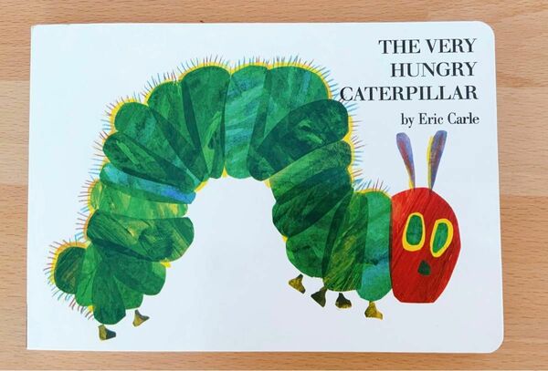 新品英語絵本　しかけ絵本　The very hungry caterpillar
