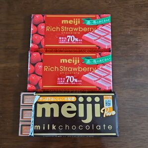 明治 meiji リッチストロベリー2個&ミルクチョコレート1個 計3個