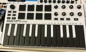 AKAI MPK mini MIDI клавиатура 25 ключ 