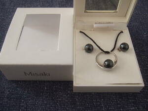 送料込み！未使用MISAKIミサキ真珠；黒真珠ネックレス、ピアス；長さ調節自由自在