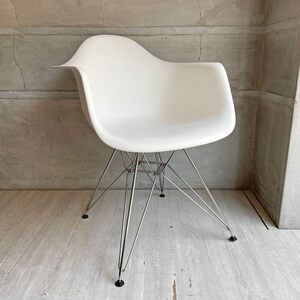 ♪ ハーマンミラー Herman Miller アームシェルチェア ポリプロピレン ホワイト エッフェルベース イームズ 廃盤カラー 現状品 B