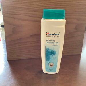 インドコスメ　ヒマラヤ　クレンジングミルク　Himalaya Refreshing Cleansing Milk