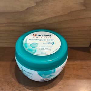 インドコスメ　ヒマラヤ　スキンクリーム　Himalaya nourishing skin cream