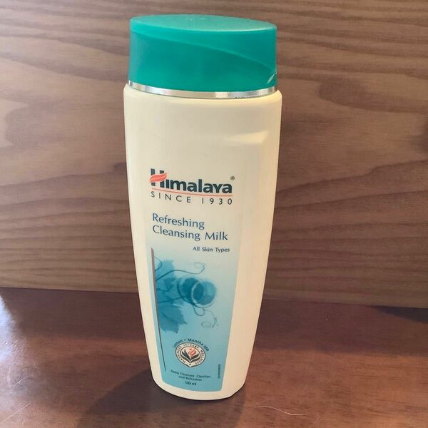 インドコスメ　ヒマラヤ　クレンジングミルク　Himalaya refreshing cleansing milk