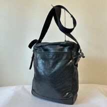 ★10 名作 BALENCIAGA バレンシアガ デストロイ加工レザー メンズ スタッズ サコッシュ ボディバッグ ショルダー バッグ 黒 銀_画像2