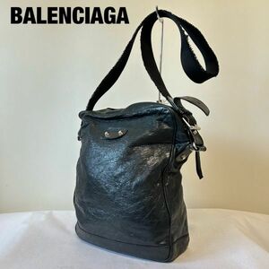 ★10 名作 BALENCIAGA バレンシアガ デストロイ加工レザー メンズ スタッズ サコッシュ ボディバッグ ショルダー バッグ 黒 銀