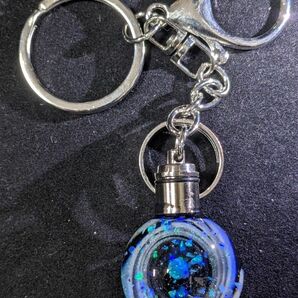 No.199 宇宙玉レジン キーホルダー ハンドメイド 渦巻き 京都オパール ライト付き ライトカラーホワイト 25mm球