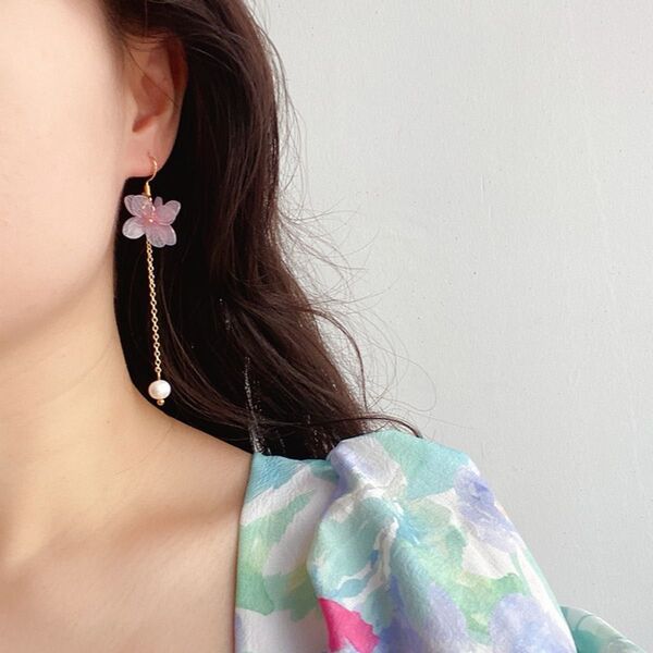 ピアス ロングピアス 結婚式 上品 揺れるピアス 花びら 淡水パール 可愛い 浴衣