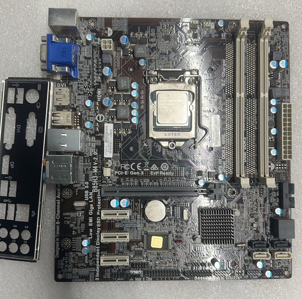 M515　 中古良品マザーボード 　　LGA1150 + Corei5-4590 CPU搭載　　動作確認済・