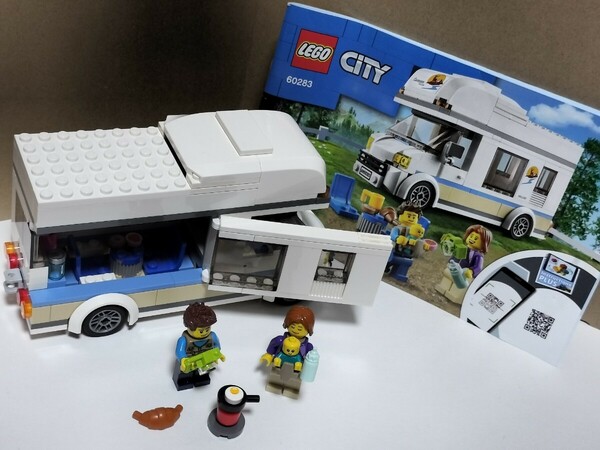 送料無料即決希望　LEGO レゴ ホリデーキャンピングカー 60283　ミニフィグ　赤ちゃん　知育玩具　車　タイヤ　フライパン　シティ CITY