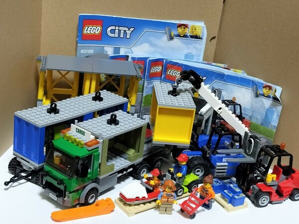 送料無料即決希望　レゴ LEGOレゴシティ 配送センターとコンテナトラック 60169　ミニフィグ　働く車　クレーン車　フォークリフト CITY