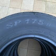 新車外し☆23年10月製☆ DUNLOP SP175N 2本セット 195/80/R15 107/105N LT ハイエース 純正タイヤ ダンロップ 15インチ_画像3