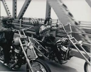 大型写真(約35.5x28cm)　イージーライダー　Easy Rider　ピーターフォンダ　デニスホッパー　輸入　mb196