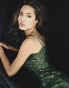 大型写真(約35.5x28cm)　アンジェリーナジョリー　Angelina Jolie　輸入　写真　mb102