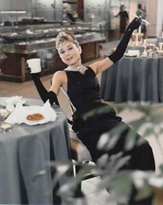 大型写真(約35.5x28cm) 　ティファニーで朝食を　オードリーヘップバーン　Audrey Hepburn 　輸入　写真　 mb091