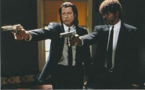 カードサイズ写真　スマホケースの中に　パルプフィクション　トラボルタ　ジャクソン　Pulp Fiction 約8.5 x 5.4cm cd0053