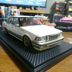 絶版イグニッションモデル1/18クラウン3.0ロイヤルサルーンGパールツートン完成品 旧車