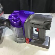 【送料無料】(051468G) dyson SV10K DC34 本体のみ 2点セット サイクロン式コードレスクリーナー ジャンク品_画像4