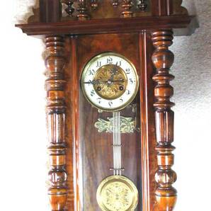 木彫装飾古時計 天然木振り子時計 掛時計 古道具 振り子時計 ネジ巻きアンティークゼンマイ時計の画像1