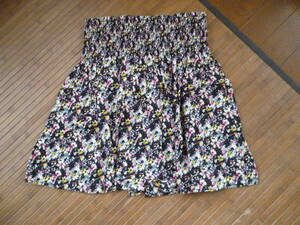 315-87♀：H&M　エイチアンドエム　ハイウエスト　ミニスカート　size.S　色.黒×花柄
