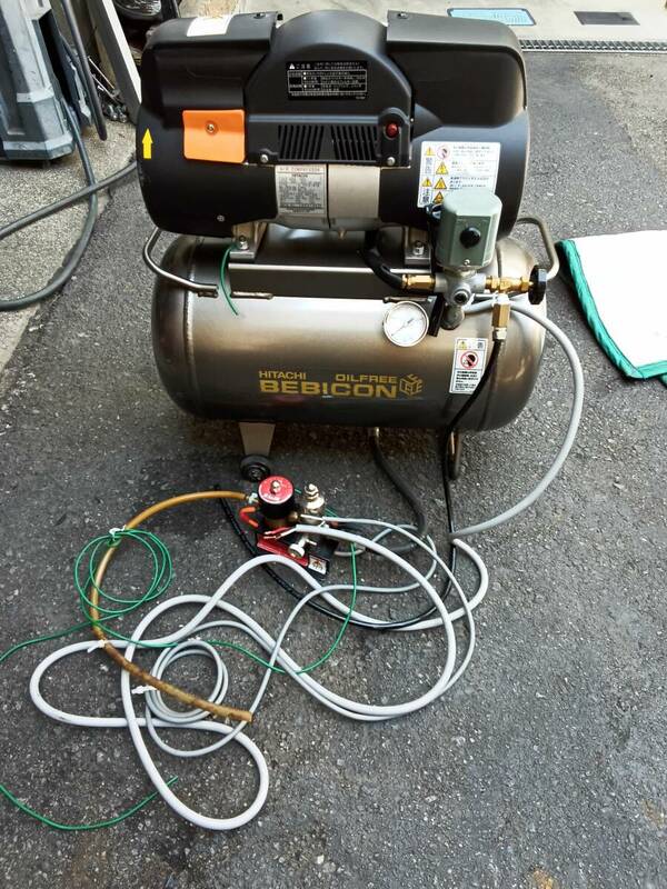  日立 HITACHI ベビコン BEBICON オイルフリー エアーコンプレッサー OIL FREE AIR COMPRESSOR 0.75LE-8TB実働