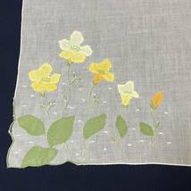 スワトー？　刺繍　ハンカチ　黄色　花柄_画像3