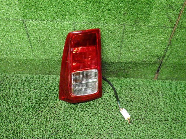 トッポ DBA-H82A 左テールランプ 33924 トッポ DBA-H82A 左テールランプ 33924