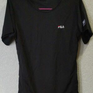 FILA 半袖 Tシャツ 黒色 レディース Mサイズ 刺繍ロゴ付き ご家庭で洗濯可 未着用品 美品