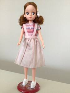 タカラ　2代目リカちゃん　状態は良いと思います。ビンテージ着せ替え人形　昭和レトロおもちゃ