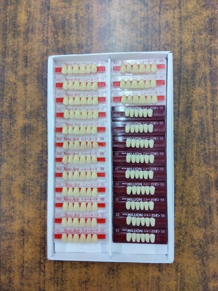 歯科技工　アクリル系レジン人工歯　山八　ニューエース前歯 ニューミリオン前歯 x 24枚
