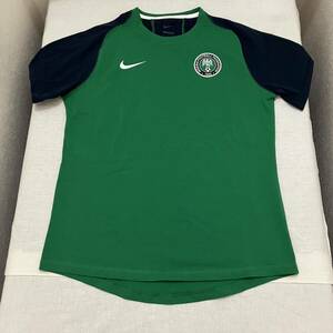 新品 Nike NIGERIA FOOTBALL ナイジェリア シャツ 半袖 メンズ men's 上 loose fit small サッカー soccer football スポーツ tシャツ s