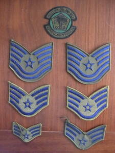 r米空軍三等軍曹、二等軍曹と技術軍曹の作業着用階級章と437空軍憲兵中隊のパッチ