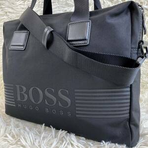 未使用に近い HUGO BOSS ヒューゴボス 2way ショルダーバッグ ビッグロゴ　ボディバッグ ナイロン　レザー 大容量 A4可能 黒 ハンド