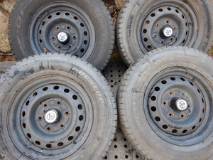 パT5114■215/70R15 107/105L LT DUNLOP DSV-01 5.5J 6H PCD139.7 ハブ径67㎜ スタッドレス 4本■条件付送料無料■100系 ハイエース